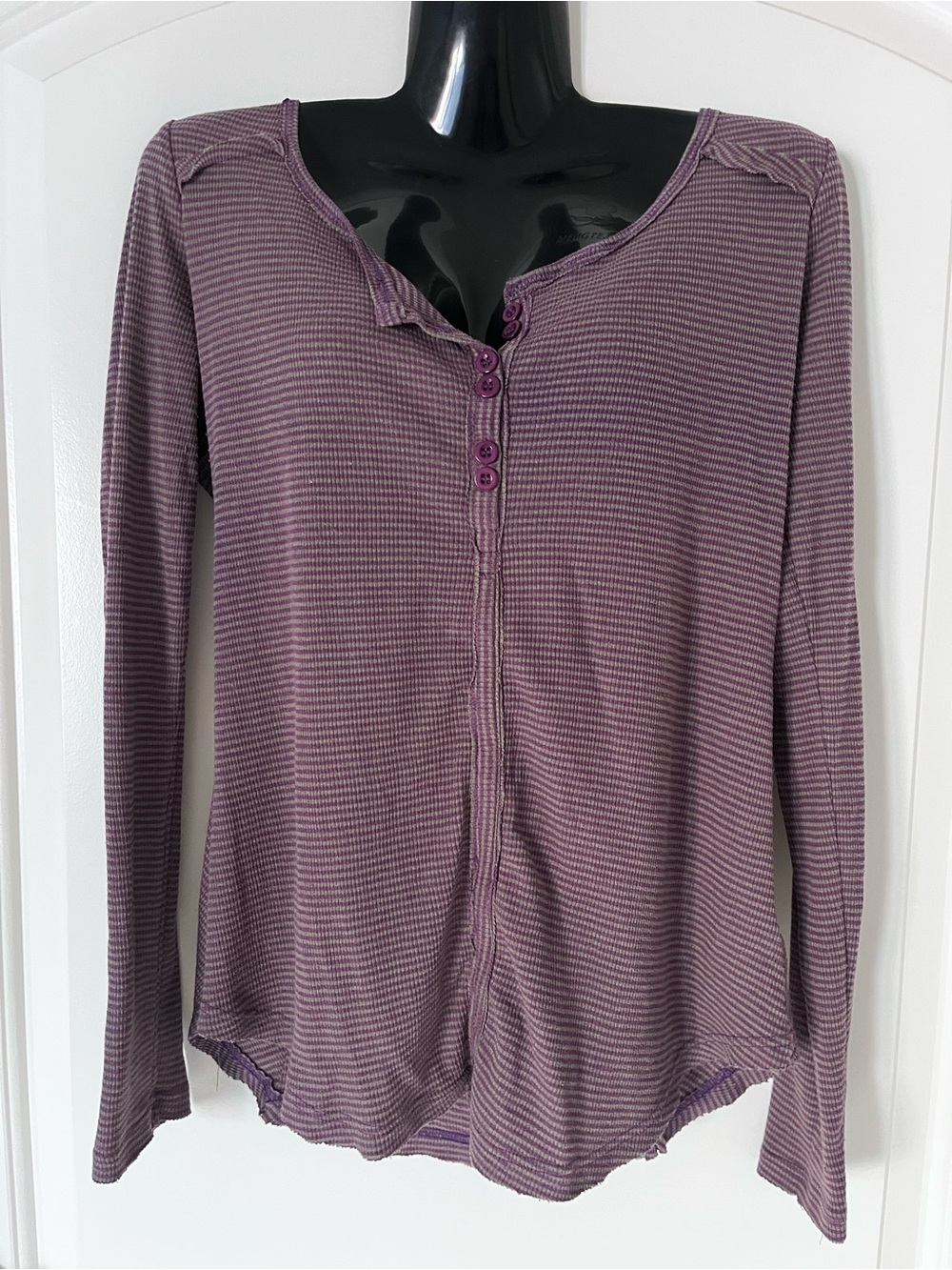 Comme Toi Womens Long-Sleeve Waffle Henley Top in Purple and Gray